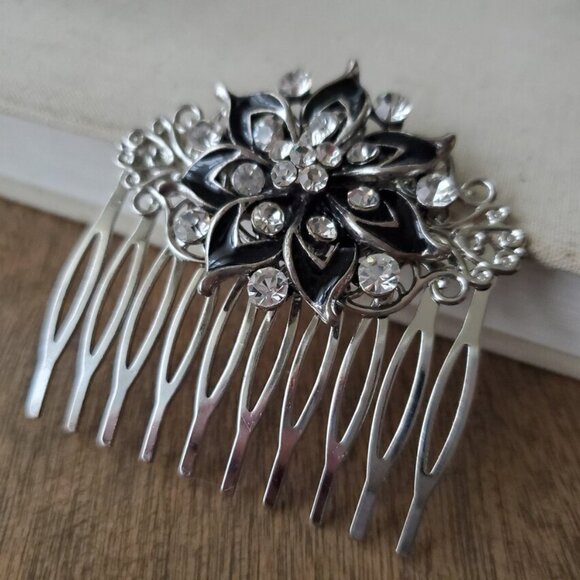 Vintage Style Rhinestone and Black Flower Filigree Hair Comb in Silver - Picture 3 of 3